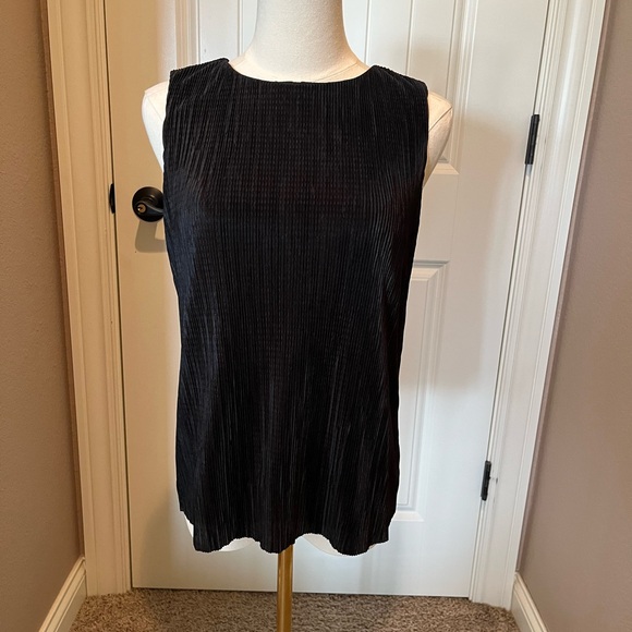Banana Republic Tops - Banana Republic Black Textured Tank Top